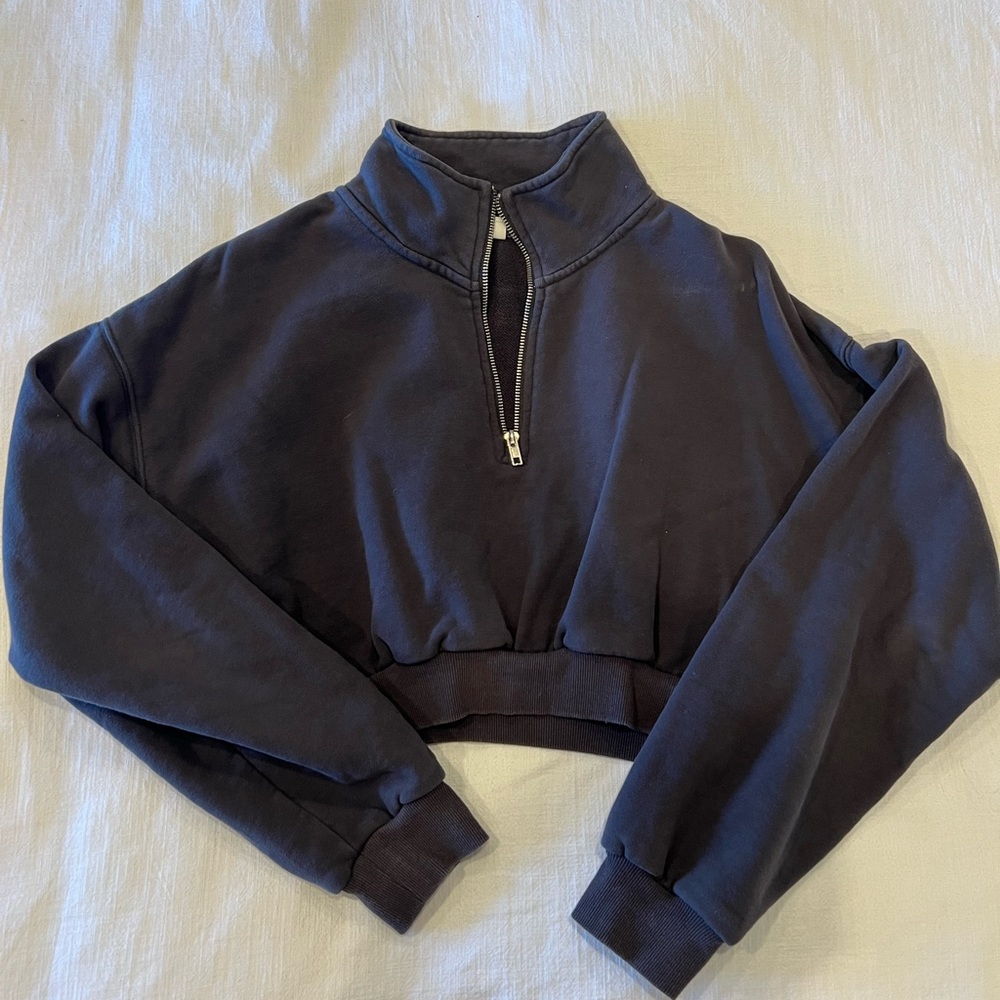 Dark gray crop sweatshirt